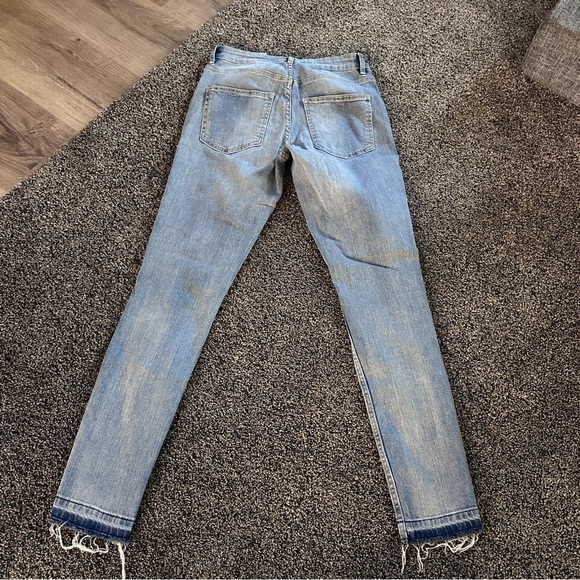 H&M Divided Distressed High-Rise Straight Leg Jeans Light Wash Size 6 - Picture 2 of 7